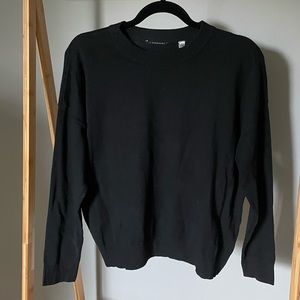 Black lightweight sweater from TTAHARI